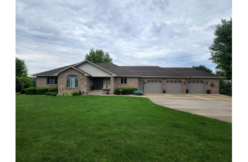 W4415 Forest Ridge Dr, Monroe, WI 53566