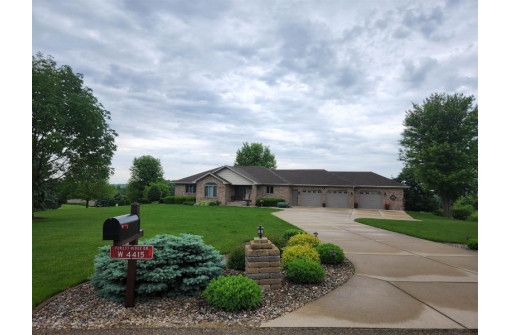 W4415 Forest Ridge Dr, Monroe, WI 53566