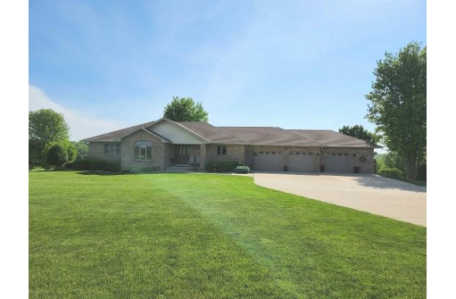 W4415 Forest Ridge Dr, Monroe, WI 53566