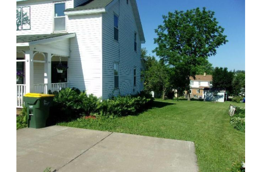 517 S Madison St, Lancaster, WI 53813-0000