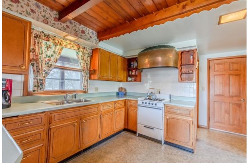 319 7th Ave, New Glarus, WI 53574