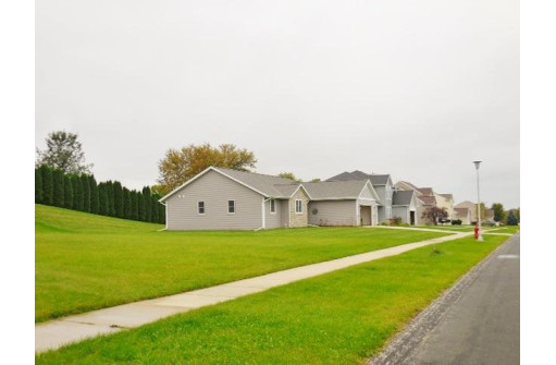 109 Prairie View Dr, Beaver Dam, WI 53916