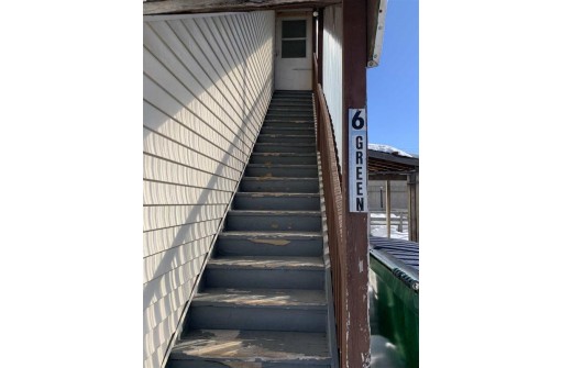 30 W Main St, Belleville, WI 53508