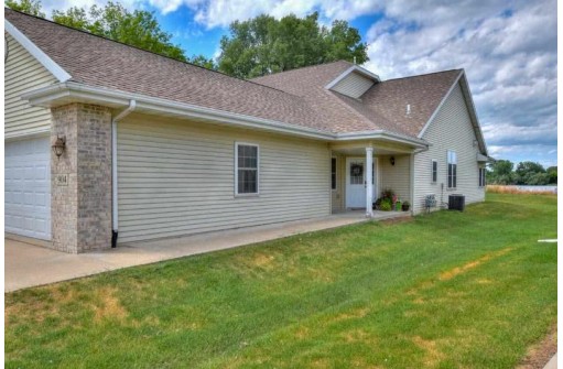 724 Waters Edge Ct, Marshall, WI 53559