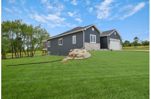 2207 Wooded Ridge Tr, Cottage Grove, WI 53527
