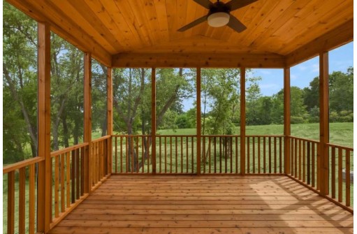 2207 Wooded Ridge Tr, Cottage Grove, WI 53527