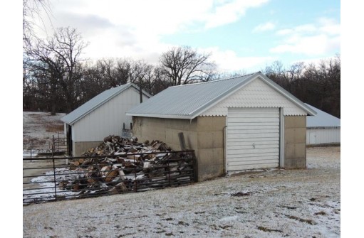 10701 E Waite Rd, Clinton, WI 53525