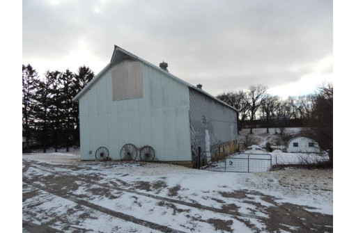 10701 E Waite Rd, Clinton, WI 53525