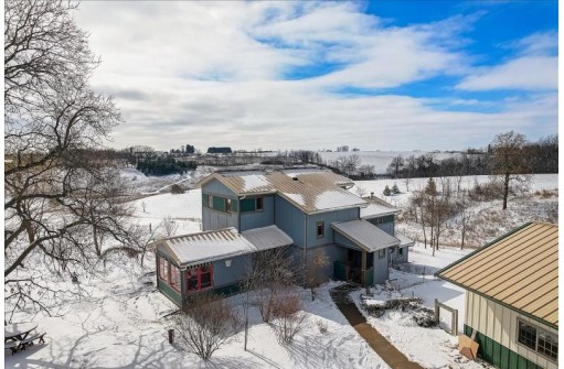 312 Rocky Knoll Rd, Mineral Point, WI 53565