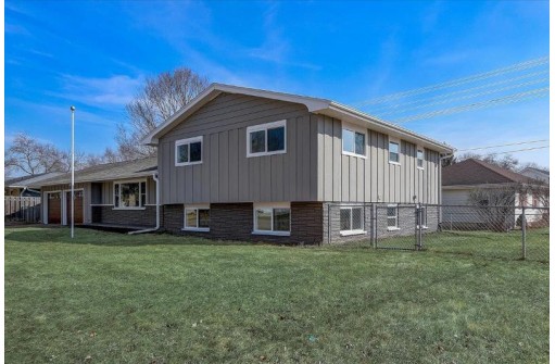 246 Spruce St, Sauk City, WI 53583