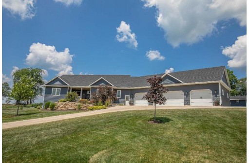 W5280 Windmill Ridge Rd, New Glarus, WI 53574