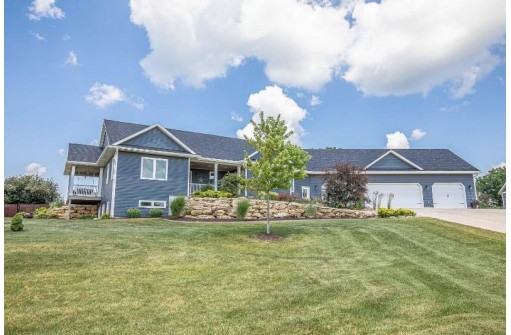 W5280 Windmill Ridge Rd, New Glarus, WI 53574