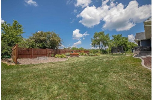 W5280 Windmill Ridge Rd, New Glarus, WI 53574