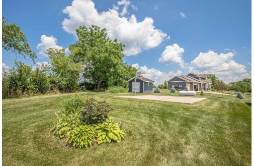 W5280 Windmill Ridge Rd, New Glarus, WI 53574