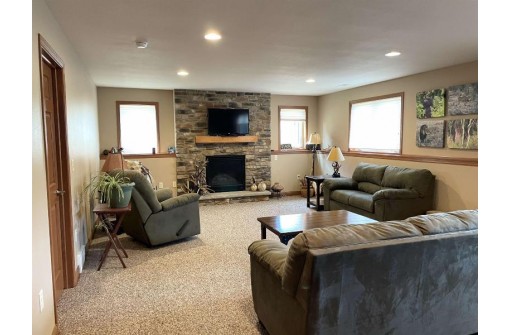 4504 Scenic View Rd, Windsor, WI 53598