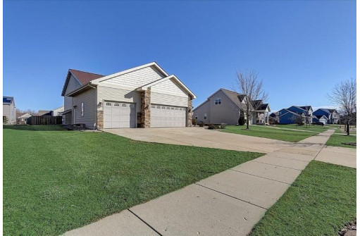 4504 Scenic View Rd, Windsor, WI 53598