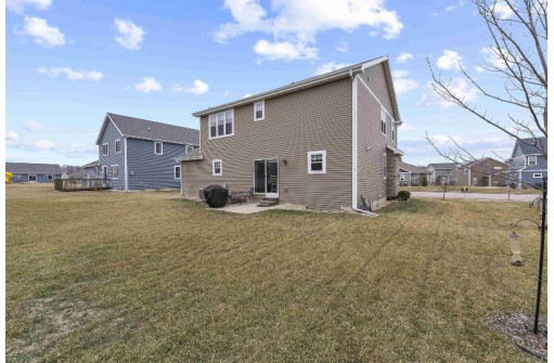 9907 White Fox Ln, Middleton, WI 53562