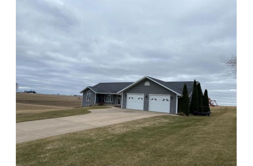 149 Dodgeville, Highland, WI 53543