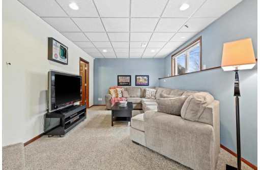 2933 Winter Park Pl, Madison, WI 53719