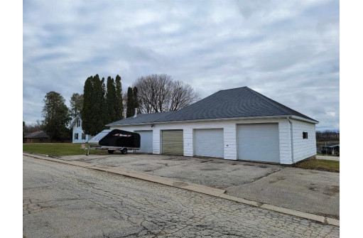 1429 Fayette Rd, Darlington, WI 53530