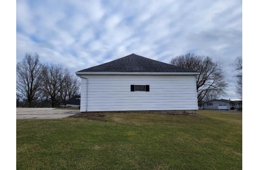 1429 Fayette Rd, Darlington, WI 53530