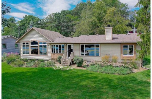 N6488 Shorewood Hills Rd, Lake Mills, WI 53551