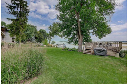 N6488 Shorewood Hills Rd, Lake Mills, WI 53551