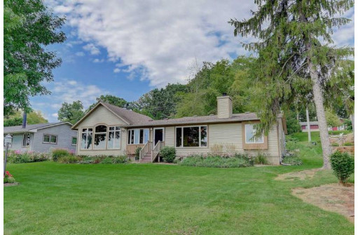 N6488 Shorewood Hills Rd, Lake Mills, WI 53551