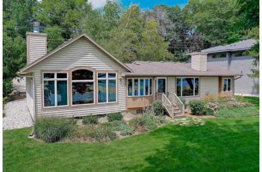 N6488 Shorewood Hills Rd, Lake Mills, WI 53551