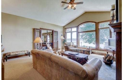 N6488 Shorewood Hills Rd, Lake Mills, WI 53551