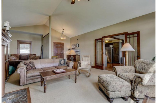 N6488 Shorewood Hills Rd, Lake Mills, WI 53551