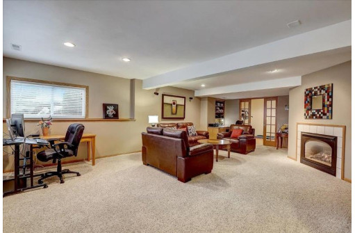 7106 Maple Point Dr, Madison, WI 53719