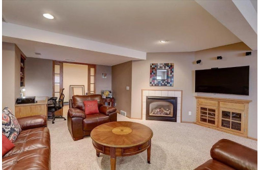 7106 Maple Point Dr, Madison, WI 53719