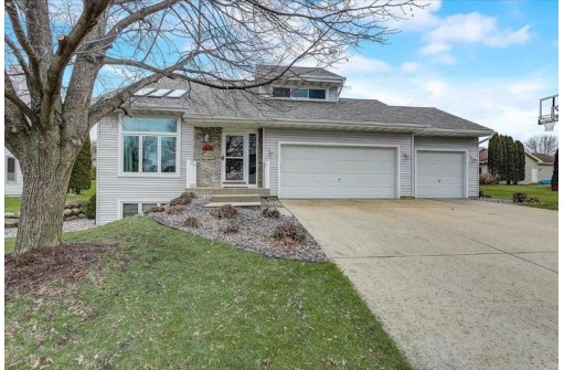 7106 Maple Point Dr, Madison, WI 53719