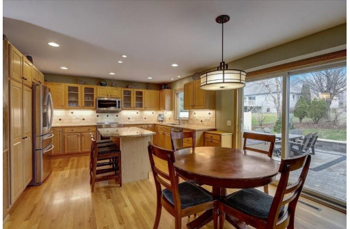 7106 Maple Point Dr, Madison, WI 53719