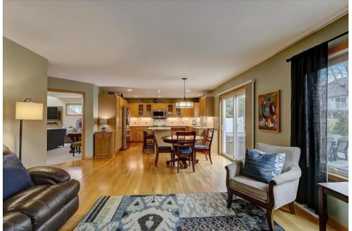 7106 Maple Point Dr, Madison, WI 53719