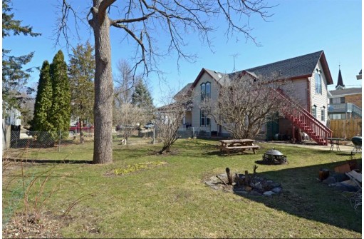 45 E Hudson St, Mazomanie, WI 53560