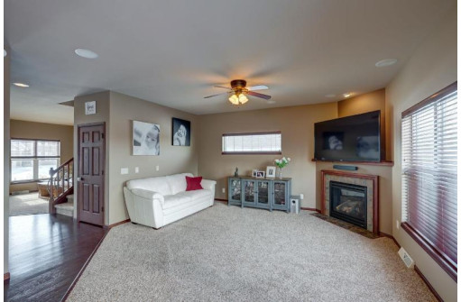 820 Willow Brook Tr, Sun Prairie, WI 53590