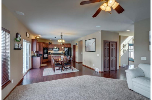 820 Willow Brook Tr, Sun Prairie, WI 53590