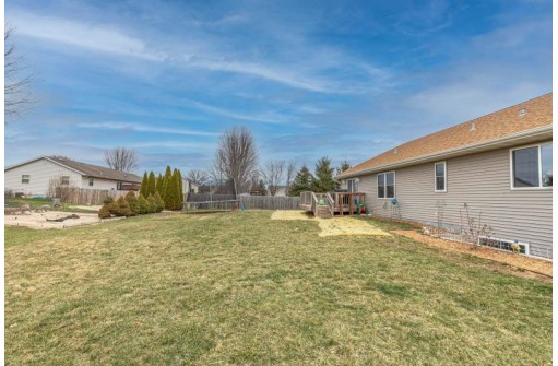 309 Dalogasa Dr, Arena, WI 53503