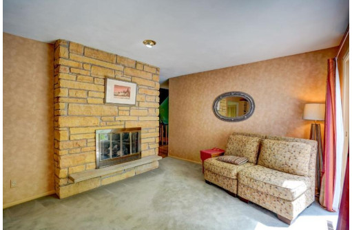 901 Powder Horn Rd, Sun Prairie, WI 53590