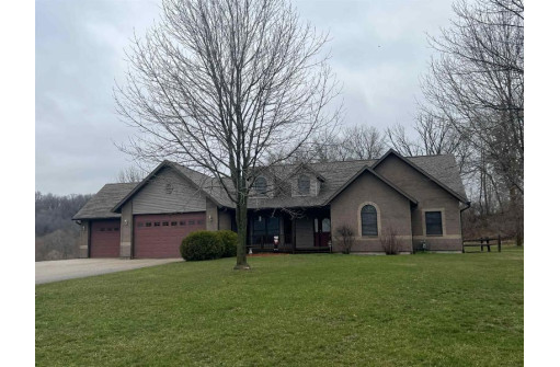 38086 Red Cedar Circl, Prairie Du Chien, WI 53821