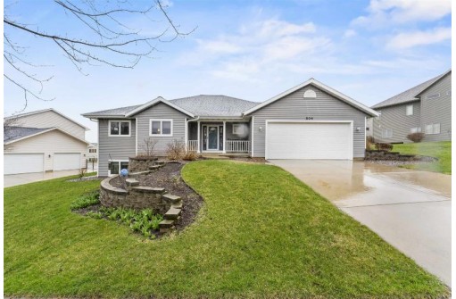 504 Lucky Tr, Mount Horeb, WI 53572