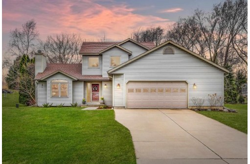 6771 Moonlight Cir, Sun Prairie, WI 53590