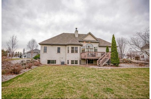 135 Paradise Cir, DeForest, WI 53532