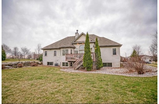 135 Paradise Cir, DeForest, WI 53532