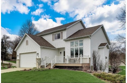 401 Tiarella Tr, Cottage Grove, WI 53527