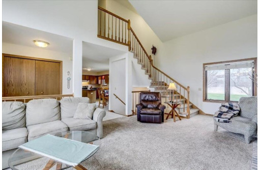 401 Tiarella Tr, Cottage Grove, WI 53527