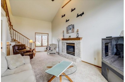 401 Tiarella Tr, Cottage Grove, WI 53527