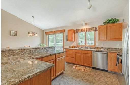 5901 Linden Pky, McFarland, WI 53558